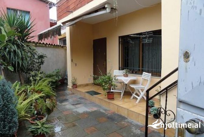 Shtepi ne shitje Shtepi Private ne Tirane, 4+1, Mobilimi E mobiluar, Pagesa 285,000  Euro.