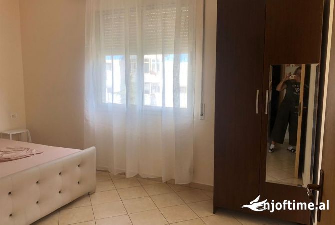 Shtepi me qera Apartament ne Tirane, 2+1, Mobilimi E mobiluar, Pagesa 600  Euro.