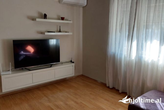 Shtepi me qera Apartament ne Tirane, 2+1, Mobilimi E mobiluar, Pagesa 55,000  Leke.