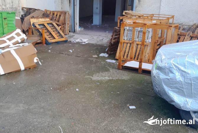 Ambient biznesi me qera 4+1 ne Tirane - 1,400 Euro