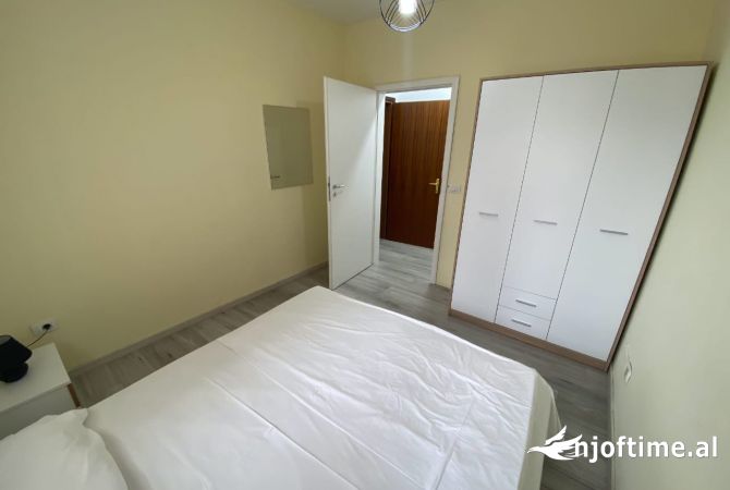Shtepi me qera Apartament ne Tirane, 4+1, Mobilimi E mobiluar, Pagesa 1,500  Euro.