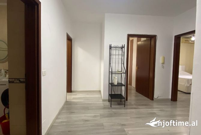 Shtepi me qera Apartament ne Tirane, 4+1, Mobilimi E mobiluar, Pagesa 1,500  Euro.