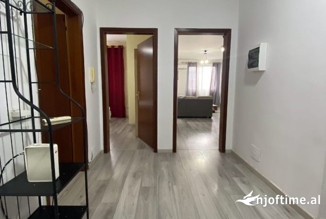 Shtepi me qera Apartament ne Tirane, 4+1, Mobilimi E mobiluar, Pagesa 1,500  Euro.