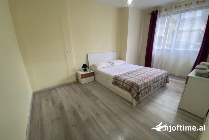 Shtepi me qera Apartament ne Tirane, 4+1, Mobilimi E mobiluar, Pagesa 1,500  Euro.