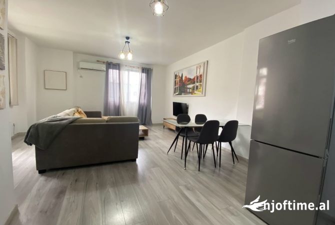 Shtepi me qera 4+1 ne Tirane - 1,500 Euro