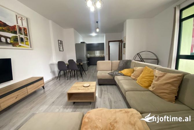 Shtepi me qera Apartament ne Tirane, 4+1, Mobilimi E mobiluar, Pagesa 1,500  Euro.