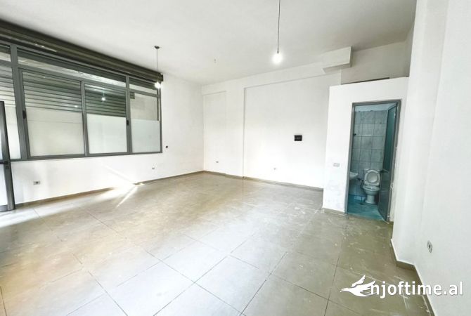 Ambient biznesi ne shitje 1+1 ne Tirane - 67,000 Euro