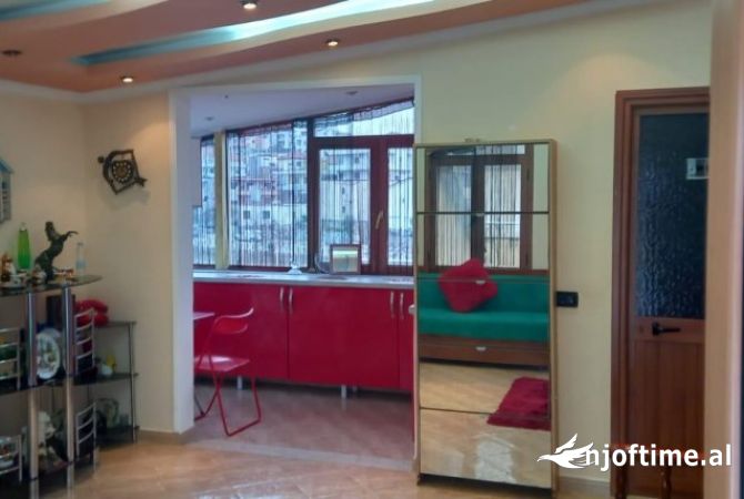 Shtepi me qera Shtepi Private ne Tirane, 2+1, Mobilimi E mobiluar, Pagesa 38,000  Leke.