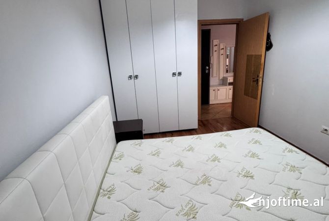 Shtepi me qera Apartament ne Tirane, 1+1, Mobilimi E mobiluar, Pagesa 400  Euro.
