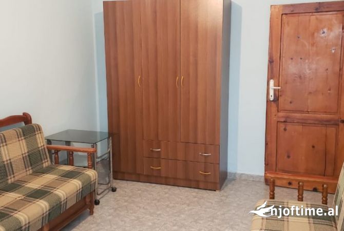 Shtepi me qera Apartament ne Tirane, 2+1, Mobilimi E mobiluar, Pagesa 400  Euro.