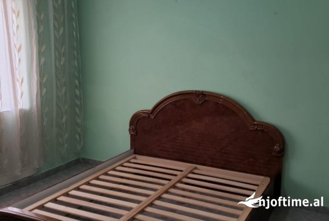 Shtepi me qera Apartament ne Tirane, 2+1, Mobilimi E mobiluar, Pagesa 400  Euro.