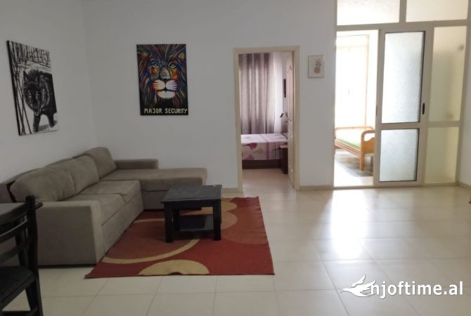 Shtepi me qera Apartament ne Tirane, 2+1, Mobilimi E mobiluar, Pagesa 380  Euro.