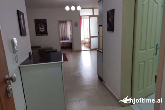 Shtepi me qera Apartament ne Tirane, 2+1, Mobilimi E mobiluar, Pagesa 380  Euro.