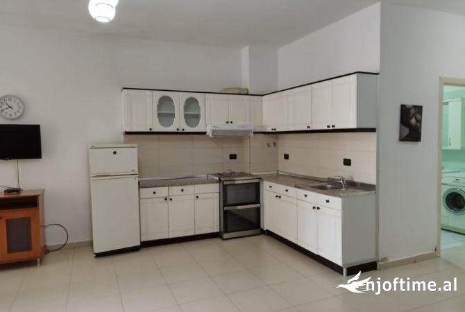 Shtepi me qera Apartament ne Tirane, 2+1, Mobilimi E mobiluar, Pagesa 380  Euro.