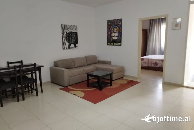 Shtepi me qera Apartament ne Tirane, 2+1, Mobilimi E mobiluar, Pagesa 380  Euro.