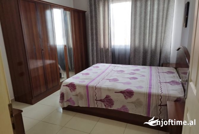 Shtepi me qera Apartament ne Tirane, 2+1, Mobilimi E mobiluar, Pagesa 380  Euro.
