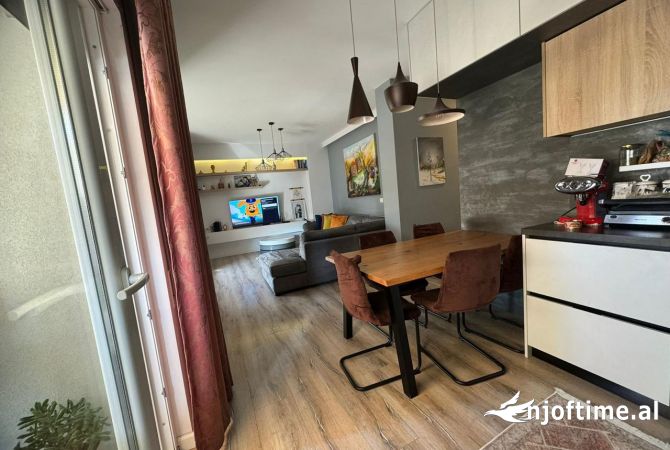 Shtepi ne shitje Apartament ne Tirane, 2+1, Mobilimi E mobiluar, Pagesa 206,000  Euro.