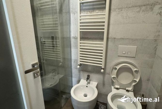Shtepi ne shitje Apartament ne Tirane, 2+1, Mobilimi E mobiluar, Pagesa 206,000  Euro.