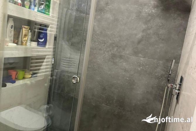 Shtepi ne shitje Apartament ne Tirane, 2+1, Mobilimi E mobiluar, Pagesa 206,000  Euro.