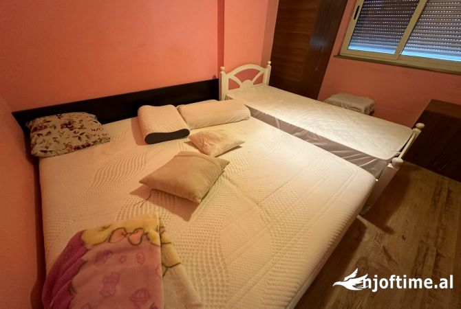 Shtepi ne shitje Apartament ne Tirane, 1+1, Mobilimi E mobiluar, Pagesa 100,000  Euro.