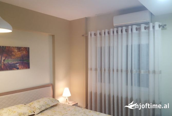Shtepi me qera Apartament ne Tirane, 2+1, Mobilimi E mobiluar, Pagesa 680  Euro.