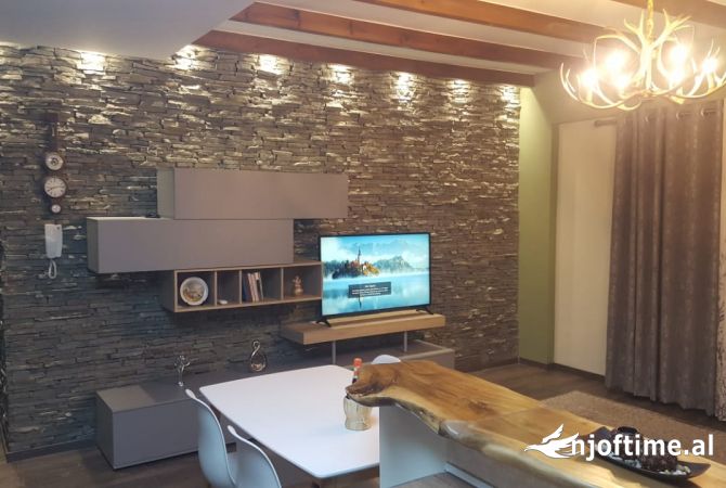 Shtepi me qera Apartament ne Tirane, 2+1, Mobilimi E mobiluar, Pagesa 680  Euro.