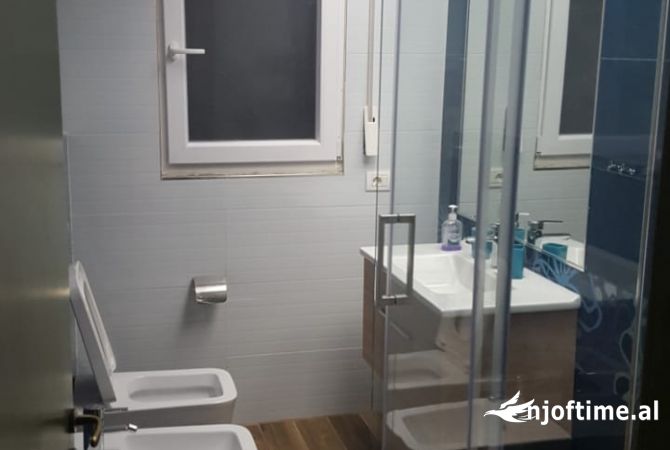 Shtepi me qera 2+1 ne Tirane - 680 Euro