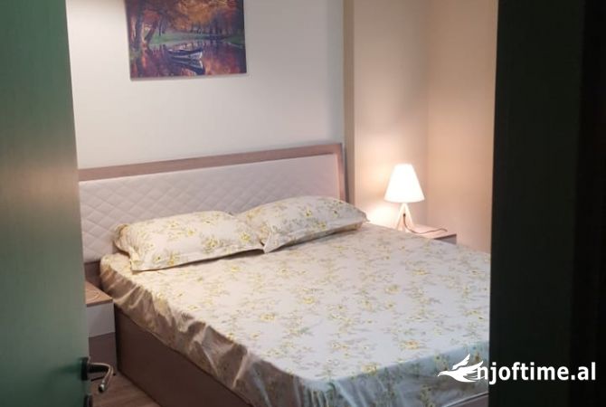 Shtepi me qera Apartament ne Tirane, 2+1, Mobilimi E mobiluar, Pagesa 680  Euro.