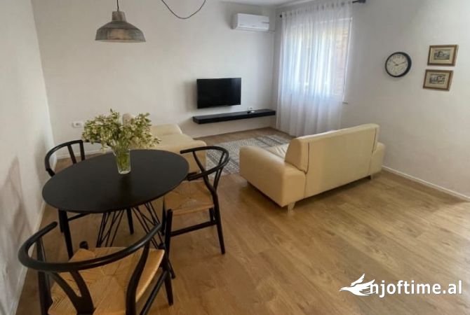 Shtepi me qera Apartament ne Tirane, 1+1, Mobilimi E mobiluar, Pagesa 600  Euro.