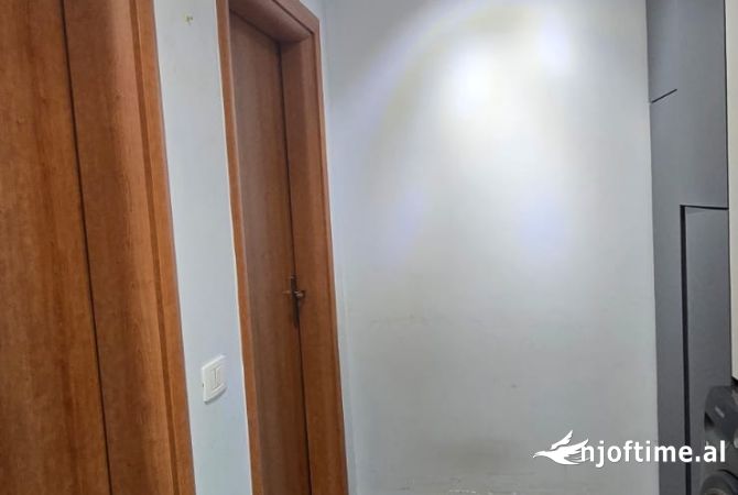 Shtepi me qera Apartament ne Tirane, 2+1, Mobilimi E mobiluar, Pagesa 740  Euro.
