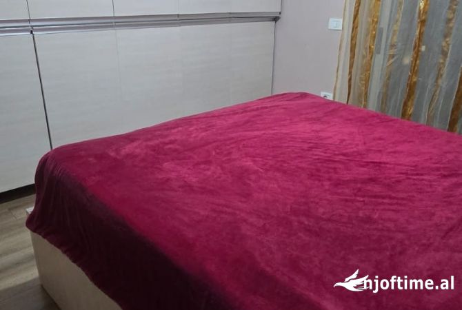 Shtepi me qera Apartament ne Tirane, 2+1, Mobilimi E mobiluar, Pagesa 740  Euro.