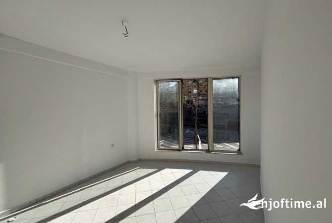 Ambient biznesi me qera 3+1 ne Tirane - 430 Euro