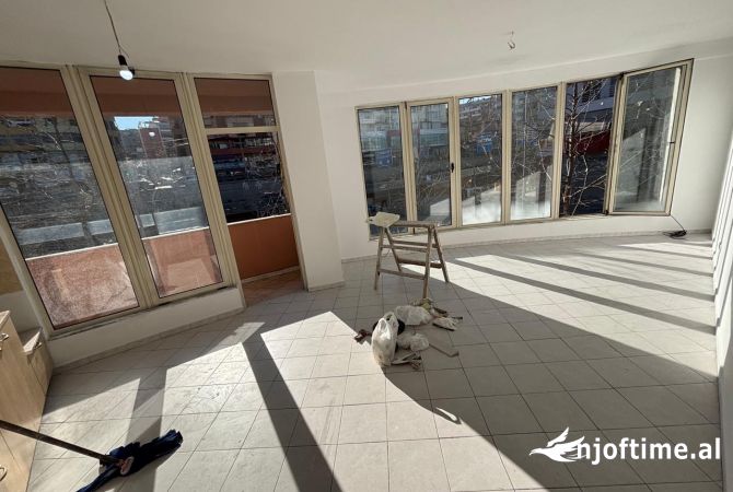 Ambient biznesi me qera 3+1 ne Tirane - 430 Euro