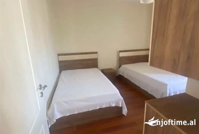 Shtepi me qera Apartament ne Tirane, 2+1, Mobilimi E mobiluar, Pagesa 600  Euro.