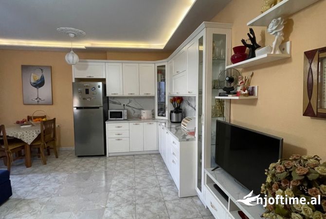 Shtepi ne shitje Apartament ne Tirane, 2+1, Mobilimi E mobiluar, Pagesa 155,000  Euro.