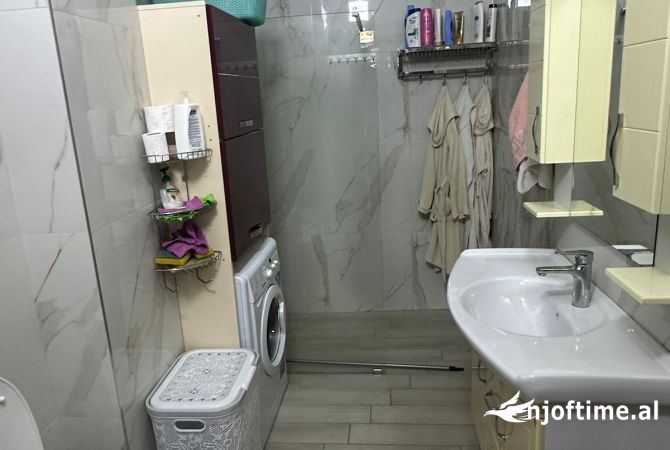 Shtepi me qera Apartament ne Tirane, 2+1, Mobilimi E mobiluar, Pagesa 500  Euro.