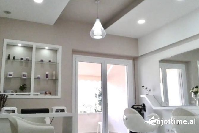 Ambient biznesi me qera 3+1 ne Tirane - 50,000 Leke