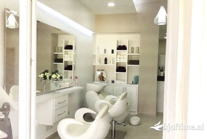 Ambient biznesi me qera 3+1 ne Tirane - 50,000 Leke