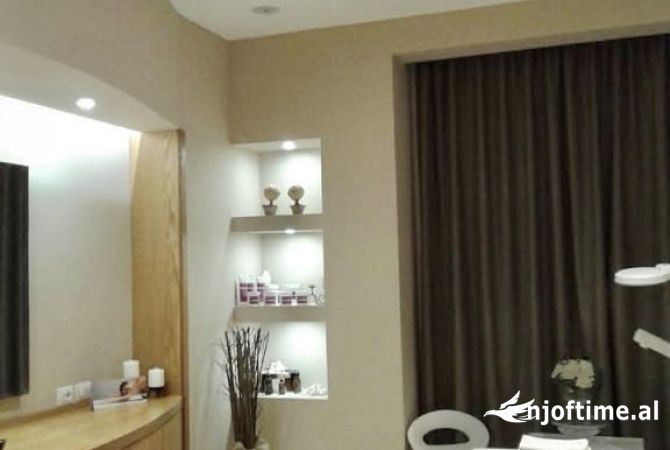 Jepet ambjent biznesi i kompletuar per Beauty Sallon me qera tek kopshti botanik