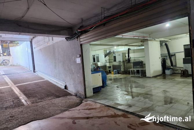 Ambient biznesi me qera 4+1 ne Tirane - 400 Euro