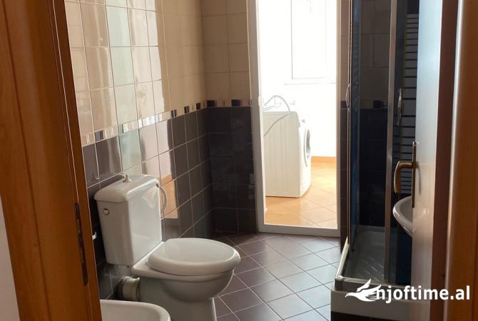 Shtepi me qera Apartament ne Tirane, 2+1, Mobilimi E mobiluar, Pagesa 600  Euro.