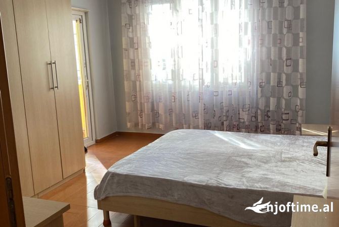 Shtepi me qera Apartament ne Tirane, 2+1, Mobilimi E mobiluar, Pagesa 600  Euro.