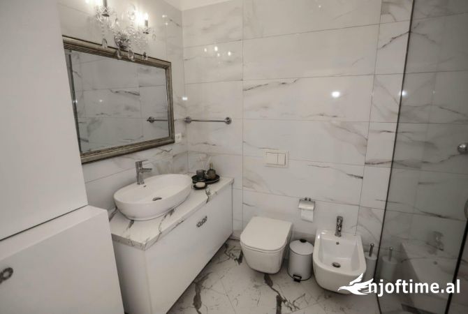 Shtepi me qera Apartament ne Tirane, 1+1, Mobilimi E mobiluar, Pagesa 80,000  Leke.