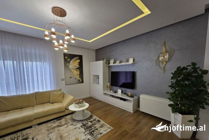 Shtepi ne shitje Apartament ne Tirane, 2+1, Mobilimi E mobiluar, Pagesa 280,000  Euro.