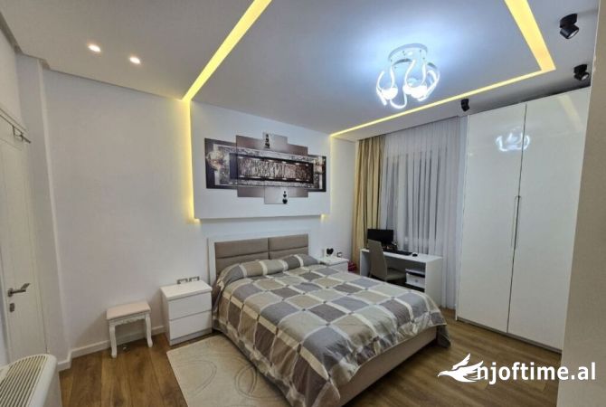 Shtepi ne shitje Apartament ne Tirane, 2+1, Mobilimi E mobiluar, Pagesa 280,000  Euro.