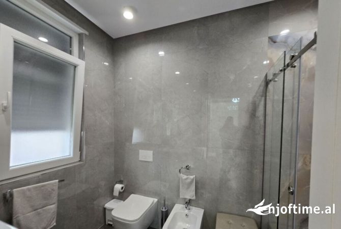 Shtepi ne shitje Apartament ne Tirane, 2+1, Mobilimi E mobiluar, Pagesa 280,000  Euro.