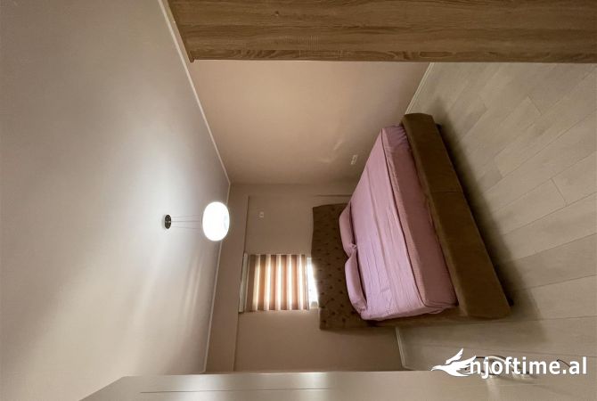 Shtepi me qera Apartament ne Tirane, 3+1, Mobilimi E mobiluar, Pagesa 1,500  Euro.