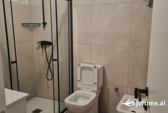 Shtepi me qera Apartament ne Tirane, 2+1, Mobilimi E mobiluar, Pagesa 55,000  Leke.