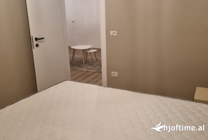 Shtepi me qera Apartament ne Tirane, 2+1, Mobilimi E mobiluar, Pagesa 55,000  Leke.