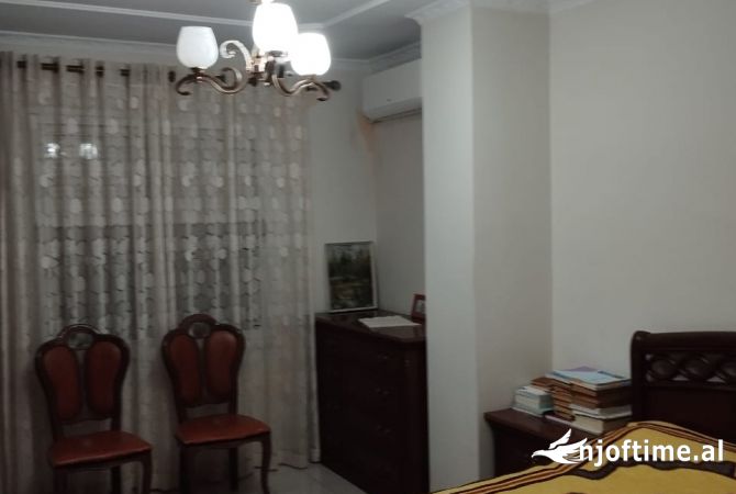 Shtepi ne shitje Apartament ne Tirane, 3+1, Mobilimi E mobiluar, Pagesa 295,000  Euro.